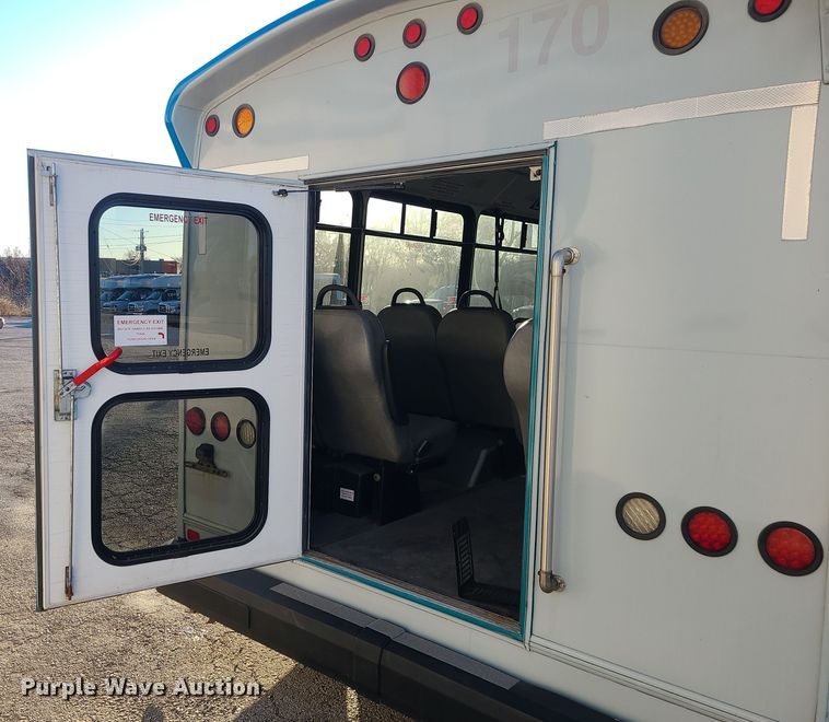 image for item DR7848 2015 Ford E450  shuttle bus