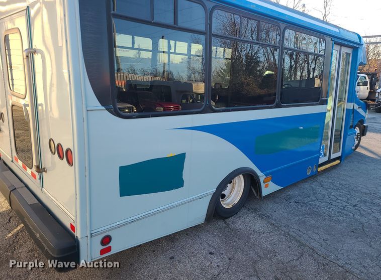 image for item DR7848 2015 Ford E450  shuttle bus