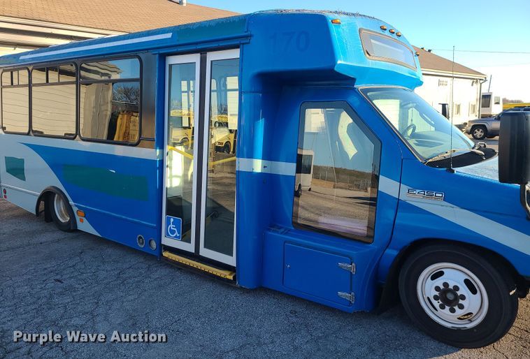 image for item DR7848 2015 Ford E450  shuttle bus