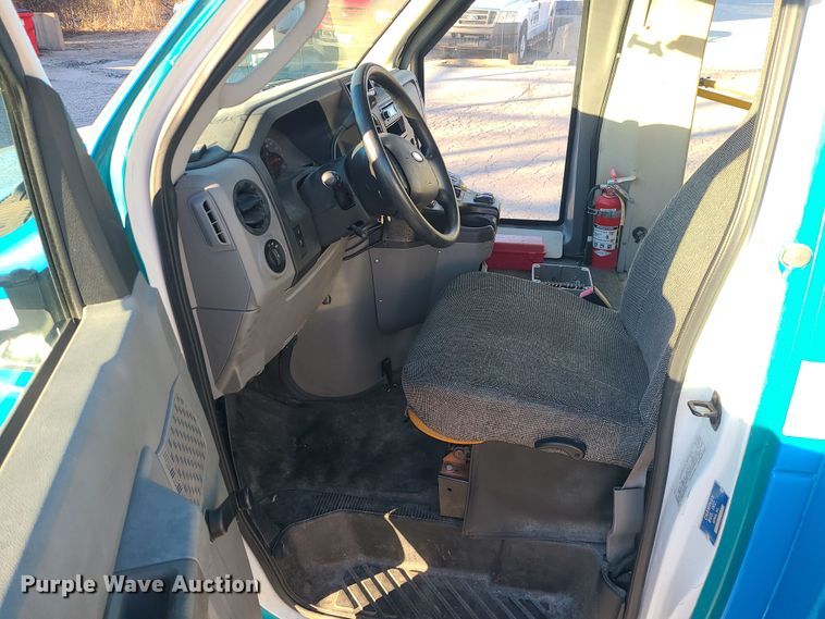 image for item DR7848 2015 Ford E450  shuttle bus