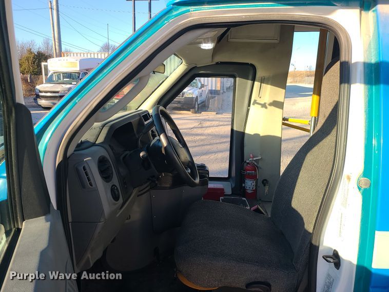 image for item DR7848 2015 Ford E450  shuttle bus