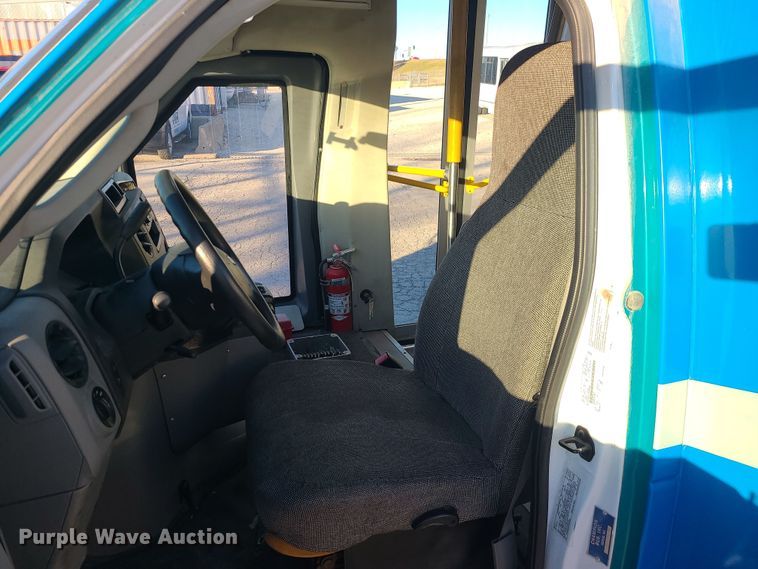 image for item DR7848 2015 Ford E450  shuttle bus