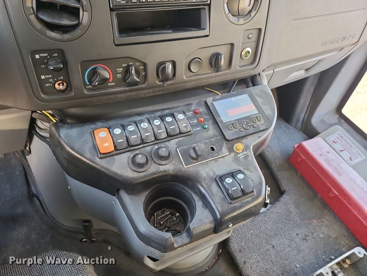 image for item DR7848 2015 Ford E450  shuttle bus