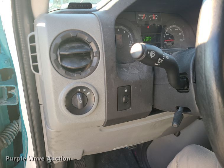 image for item DR7848 2015 Ford E450  shuttle bus