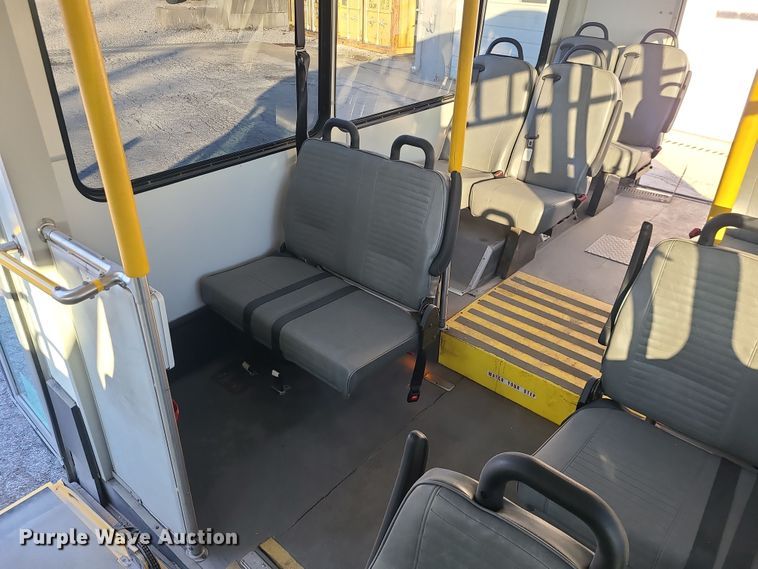 image for item DR7848 2015 Ford E450  shuttle bus