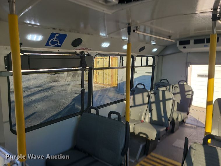 image for item DR7848 2015 Ford E450  shuttle bus