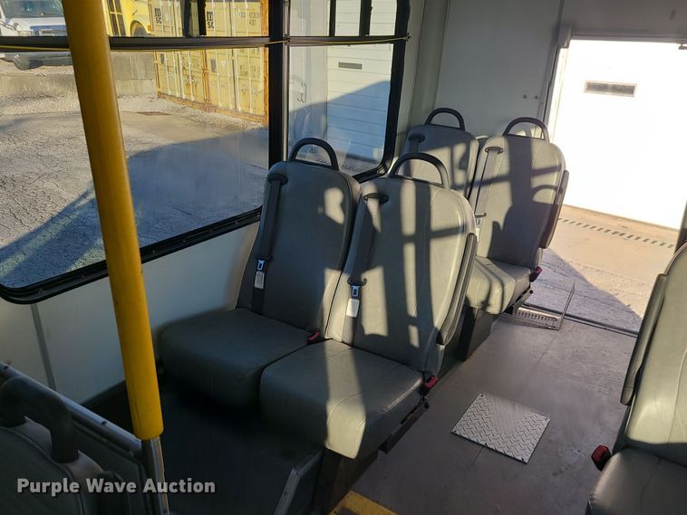 image for item DR7848 2015 Ford E450  shuttle bus