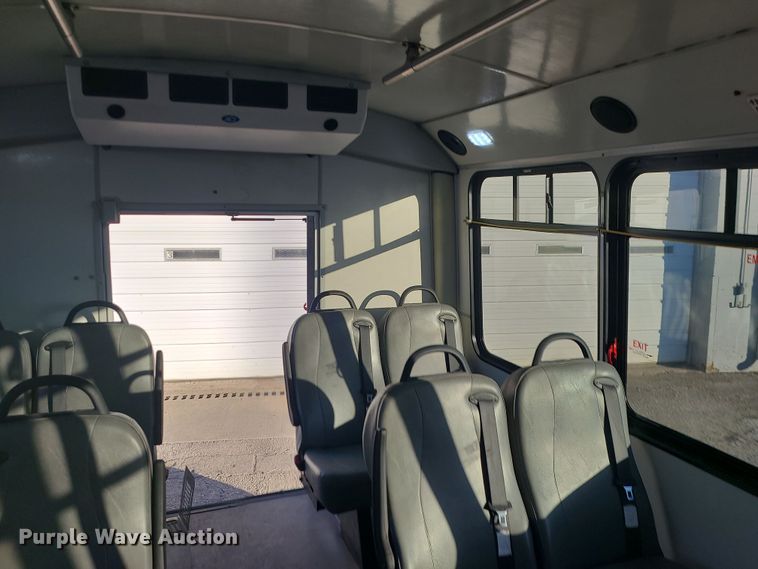 image for item DR7848 2015 Ford E450  shuttle bus