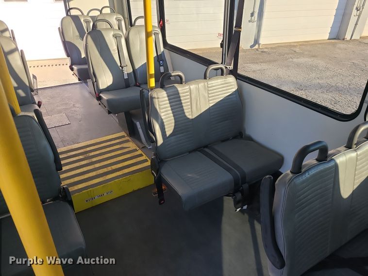 image for item DR7848 2015 Ford E450  shuttle bus