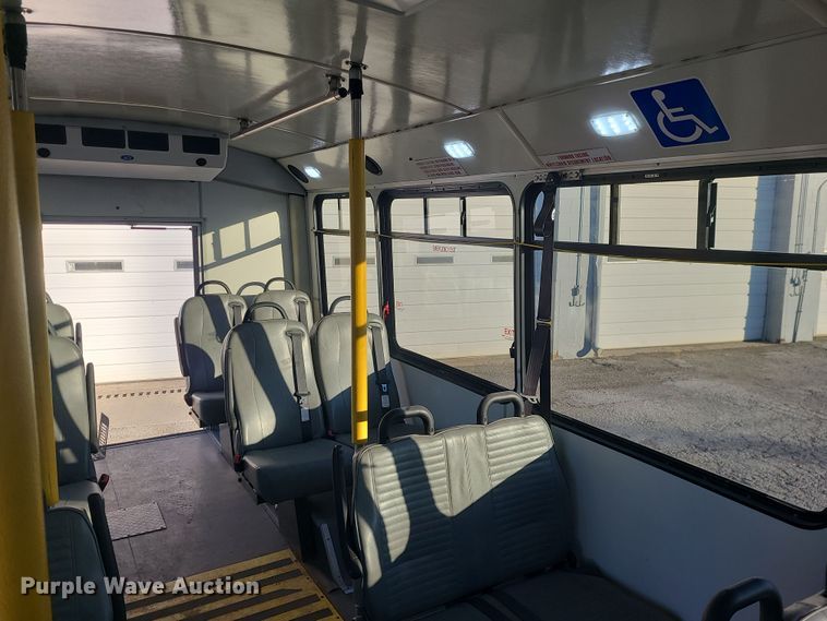 image for item DR7848 2015 Ford E450  shuttle bus