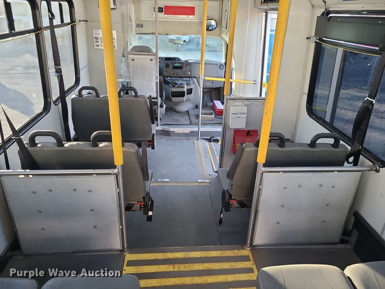 image for item DR7848 2015 Ford E450  shuttle bus