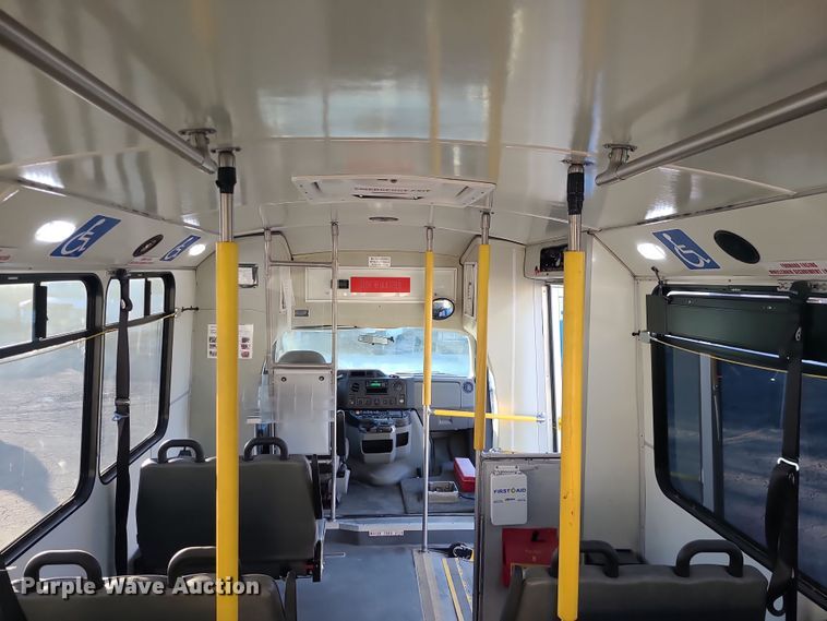 image for item DR7848 2015 Ford E450  shuttle bus