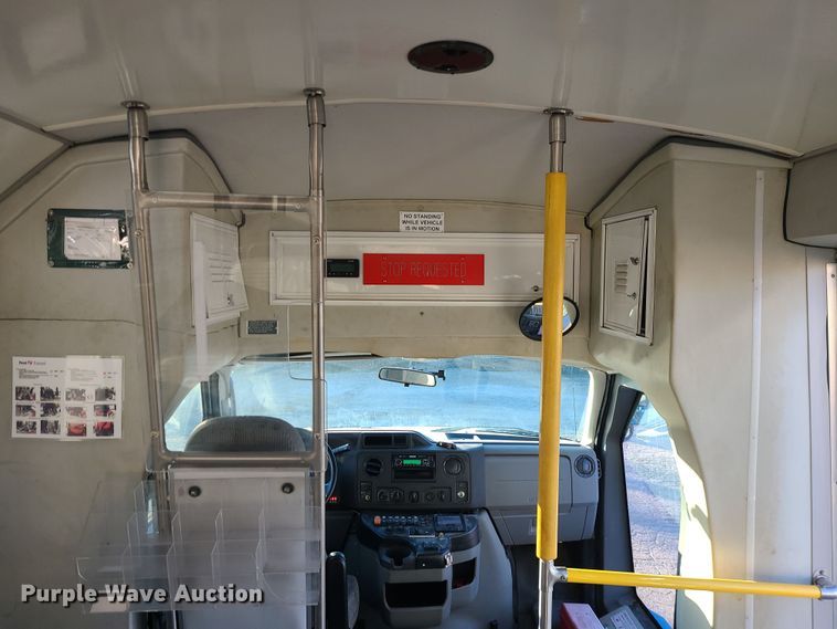 image for item DR7848 2015 Ford E450  shuttle bus