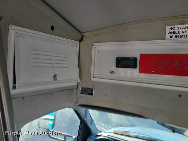 image for item DR7848 2015 Ford E450  shuttle bus