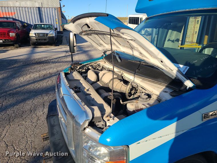 image for item DR7848 2015 Ford E450  shuttle bus