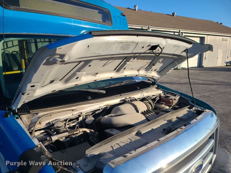 image for item DR7848 2015 Ford E450  shuttle bus