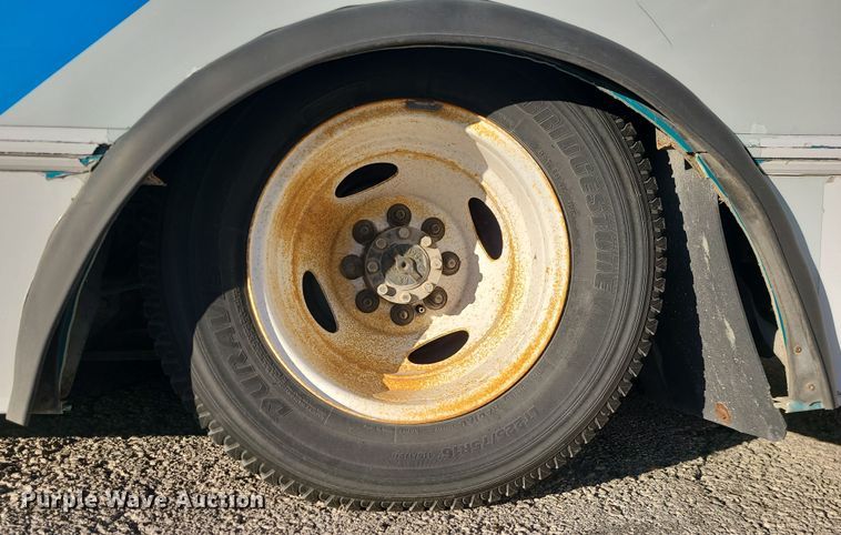 image for item DR7848 2015 Ford E450  shuttle bus