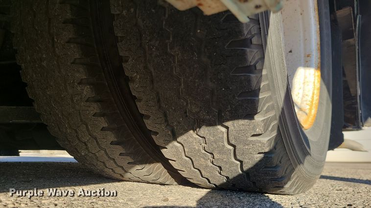 image for item DR7848 2015 Ford E450  shuttle bus