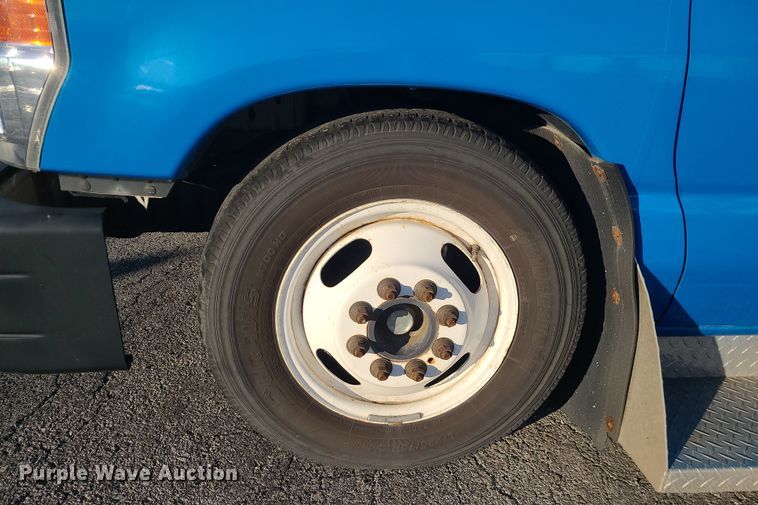 image for item DR7848 2015 Ford E450  shuttle bus