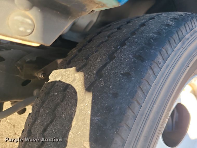 image for item DR7848 2015 Ford E450  shuttle bus