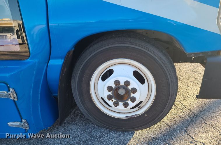 image for item DR7848 2015 Ford E450  shuttle bus