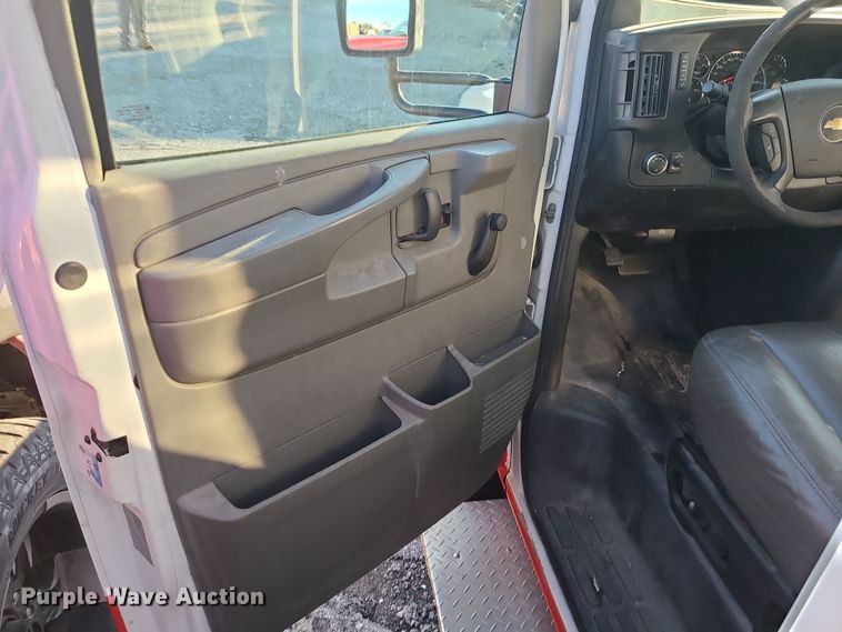 image for item DR7849 2013 Chevrolet Express  shuttle bus