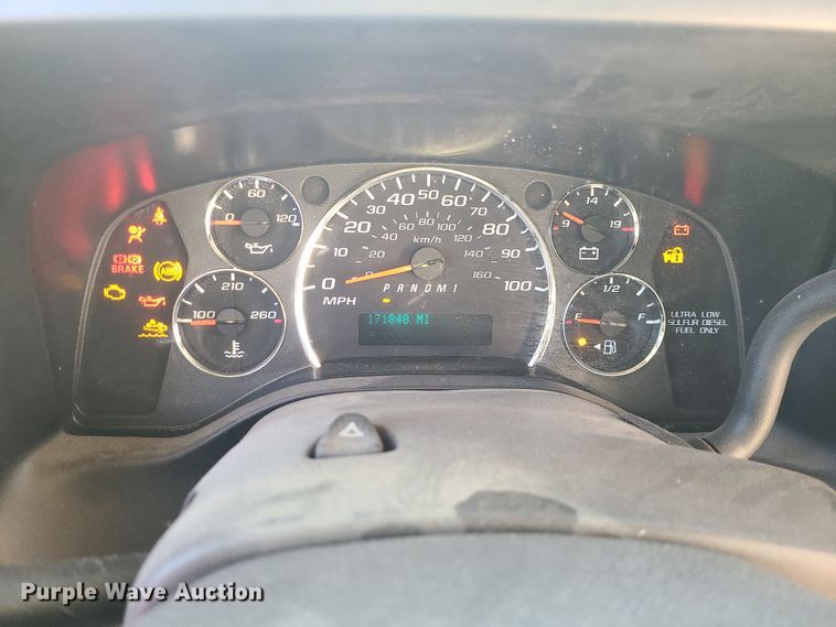 image for item DR7849 2013 Chevrolet Express  shuttle bus