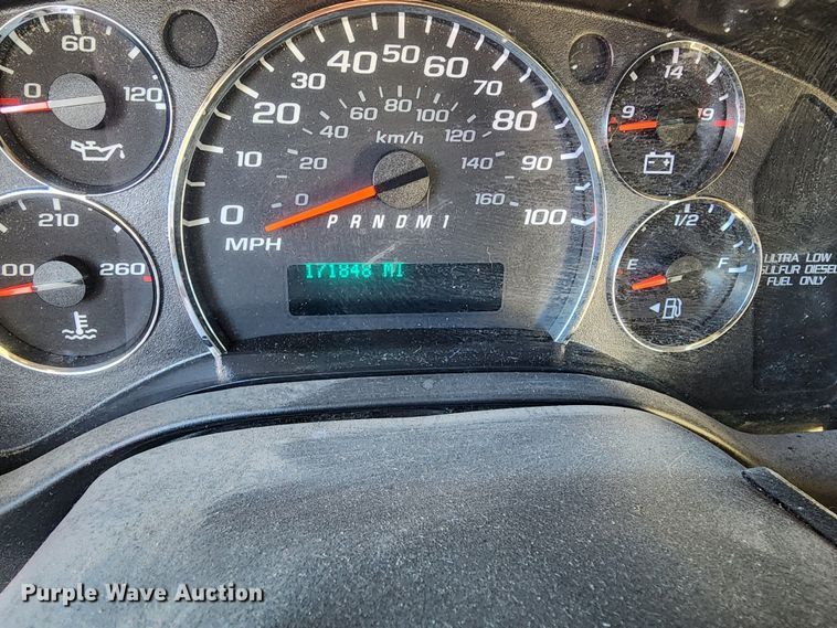 image for item DR7849 2013 Chevrolet Express  shuttle bus