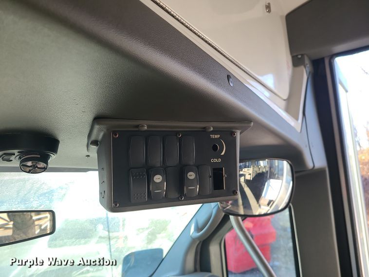 image for item DR7849 2013 Chevrolet Express  shuttle bus