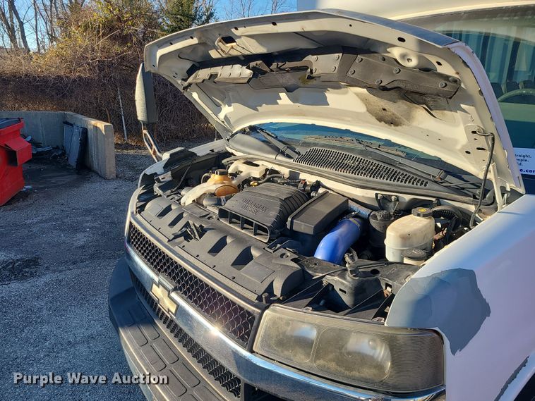 image for item DR7849 2013 Chevrolet Express  shuttle bus