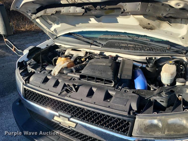 image for item DR7849 2013 Chevrolet Express  shuttle bus