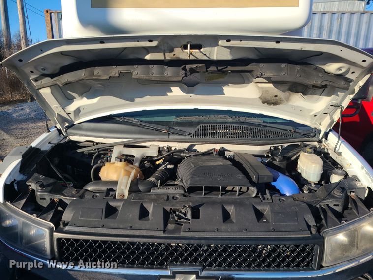 image for item DR7849 2013 Chevrolet Express  shuttle bus