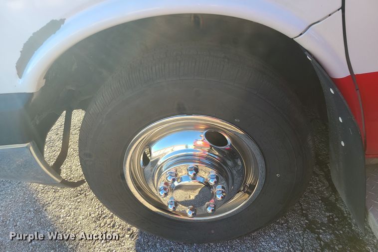 image for item DR7849 2013 Chevrolet Express  shuttle bus