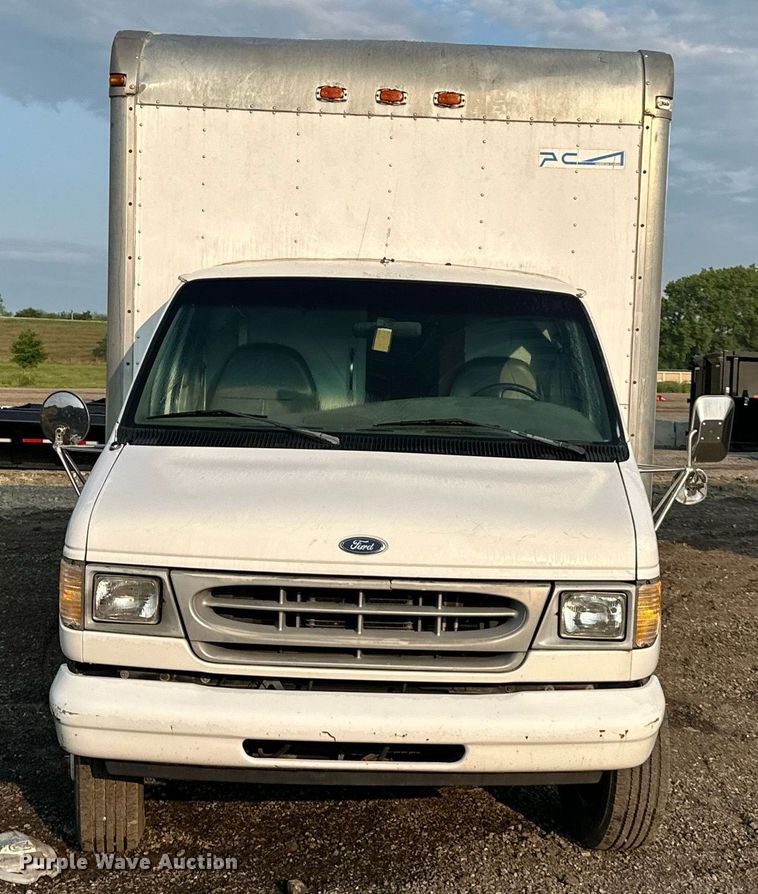 image for item DS6432 1998 Ford E350  box truck