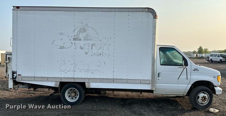 image for item DS6432 1998 Ford E350  box truck