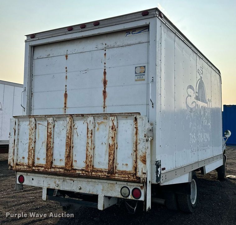 image for item DS6432 1998 Ford E350  box truck
