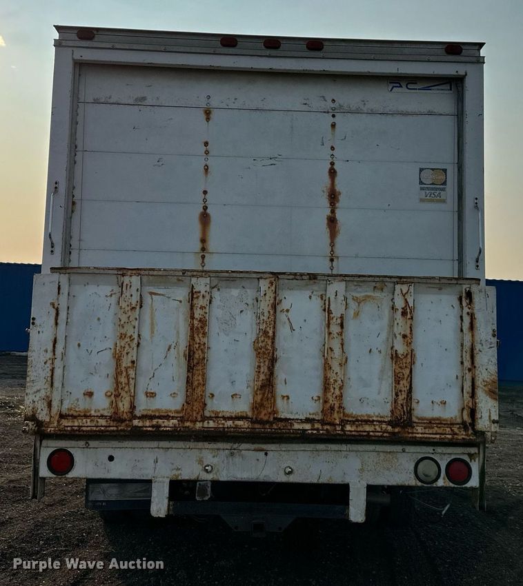 image for item DS6432 1998 Ford E350  box truck