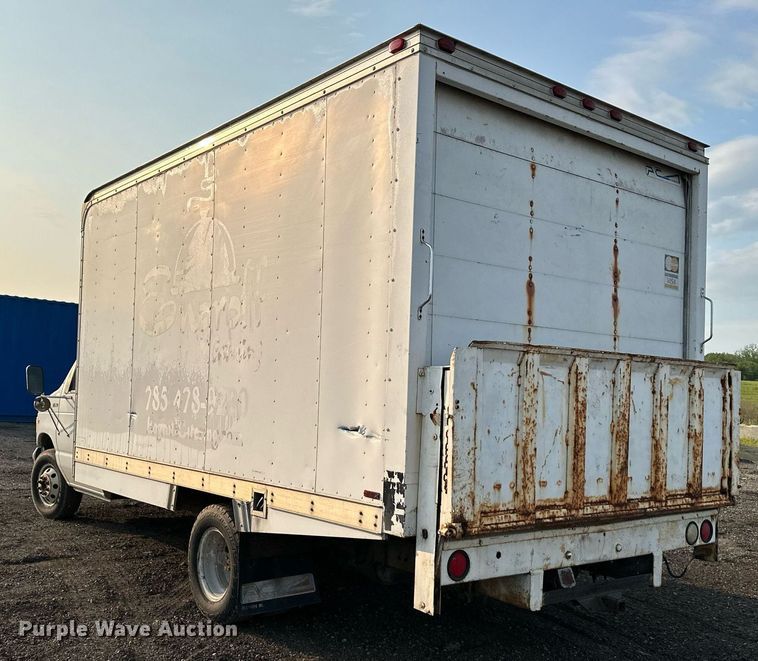 image for item DS6432 1998 Ford E350  box truck