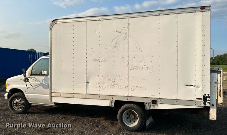 image for item DS6432 1998 Ford E350  box truck