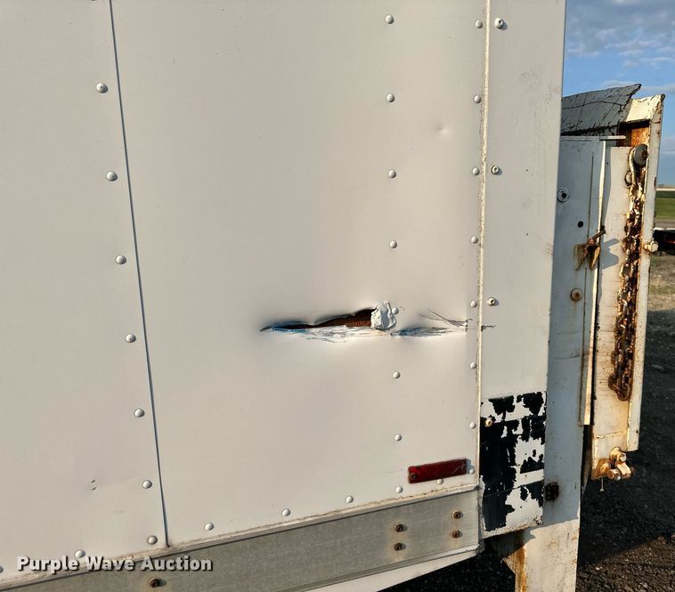 image for item DS6432 1998 Ford E350  box truck