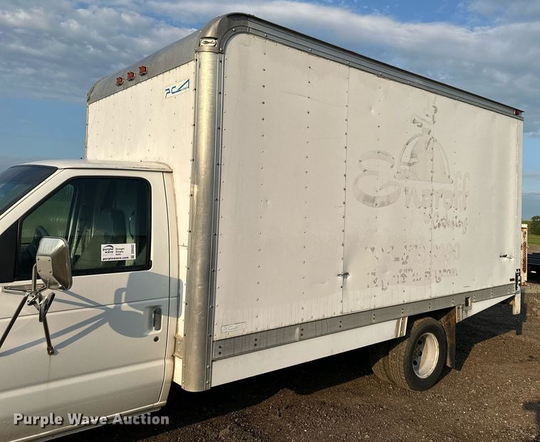 image for item DS6432 1998 Ford E350  box truck