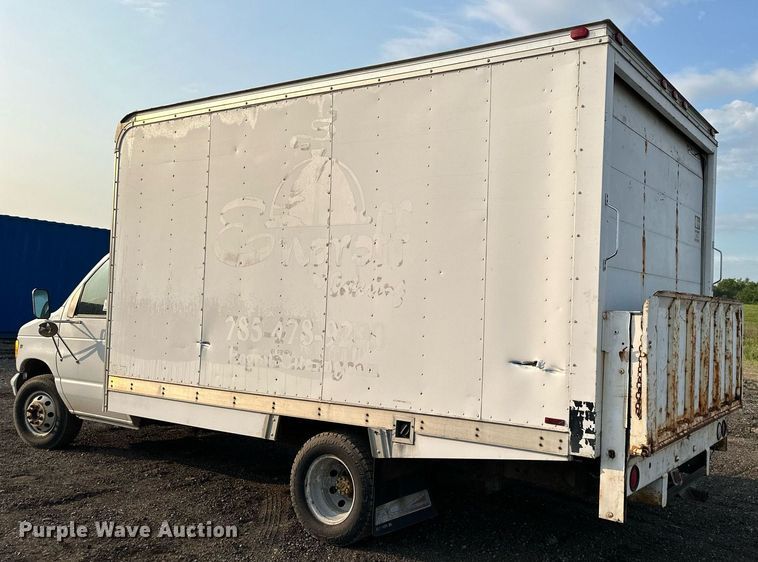 image for item DS6432 1998 Ford E350  box truck
