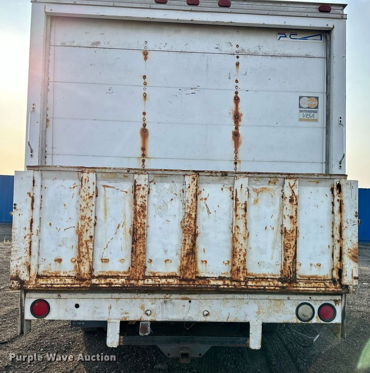 image for item DS6432 1998 Ford E350  box truck