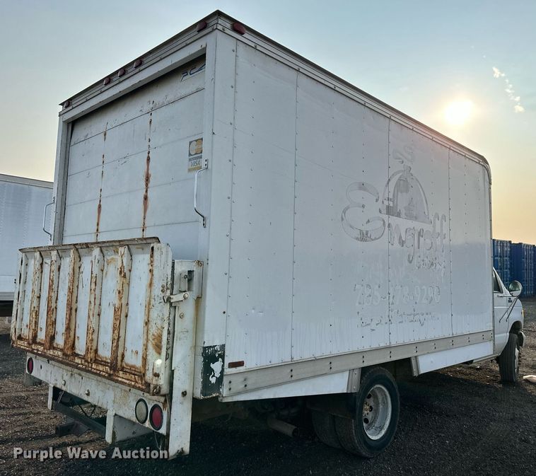 image for item DS6432 1998 Ford E350  box truck