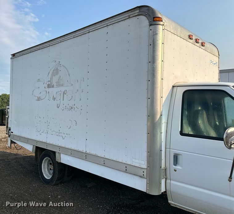 image for item DS6432 1998 Ford E350  box truck