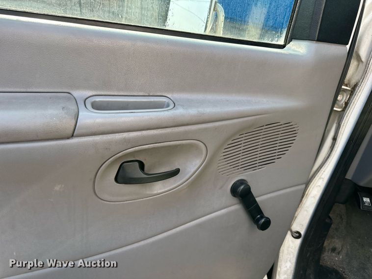 image for item DS6432 1998 Ford E350  box truck