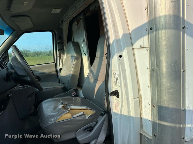 image for item DS6432 1998 Ford E350  box truck