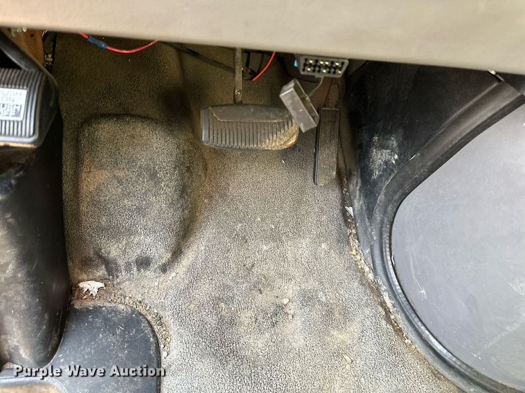 image for item DS6432 1998 Ford E350  box truck