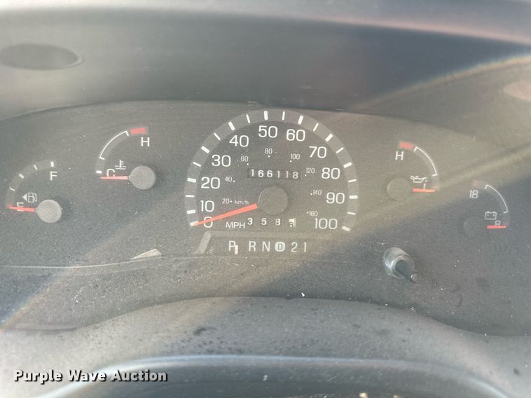 image for item DS6432 1998 Ford E350  box truck