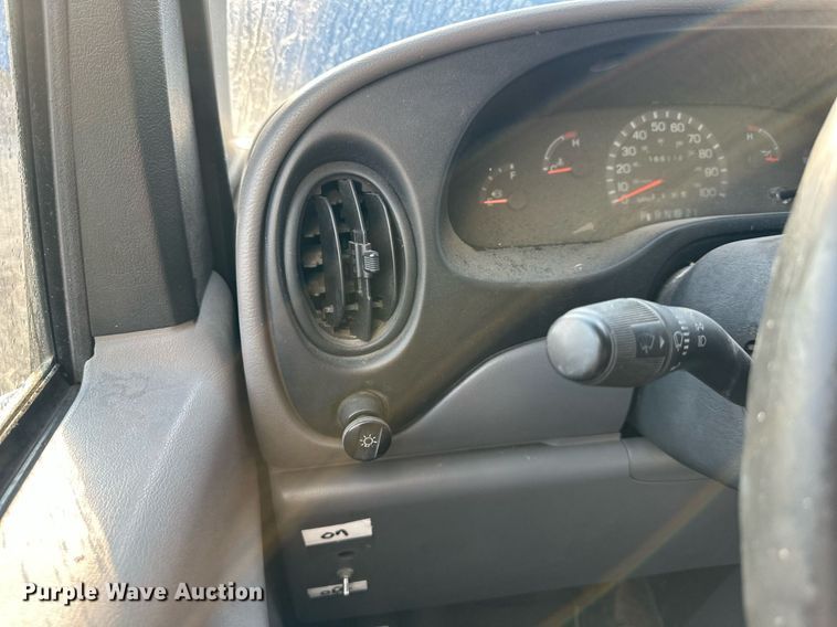 image for item DS6432 1998 Ford E350  box truck